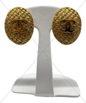 CHANEL（シャネル）ロゴマークイヤリング
