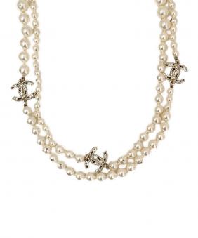 CHANEL（シャネル）ココマーク付きパールネックレス