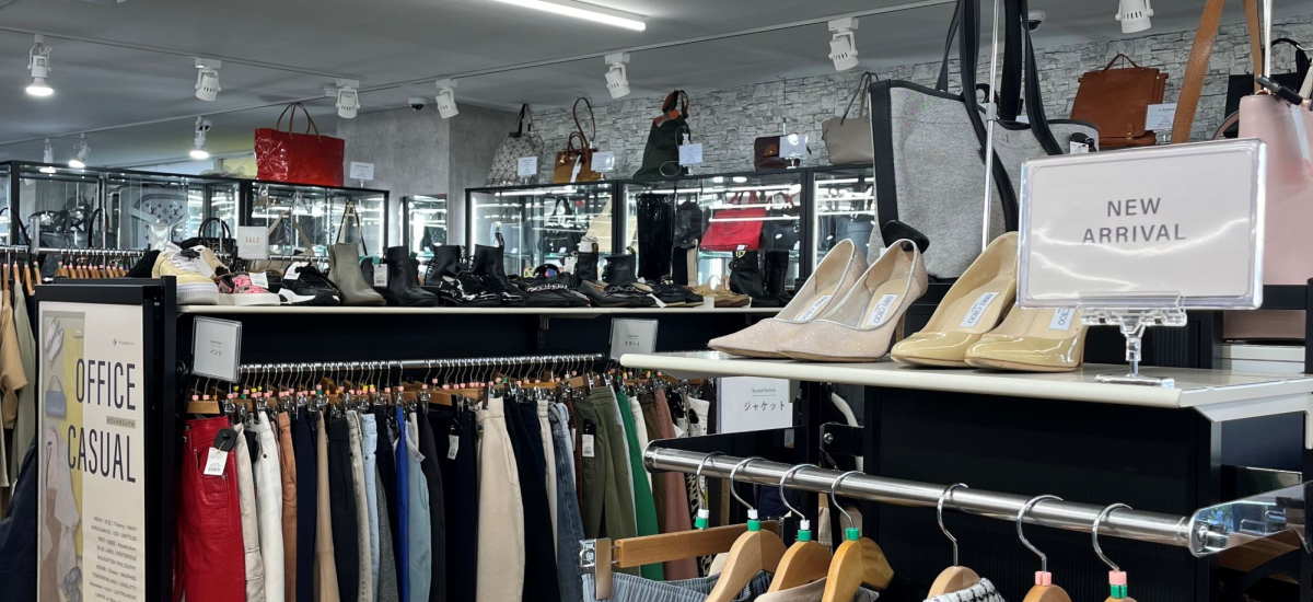 上品で女性らしいアイテムが豊富なレディースキャリアコーナ