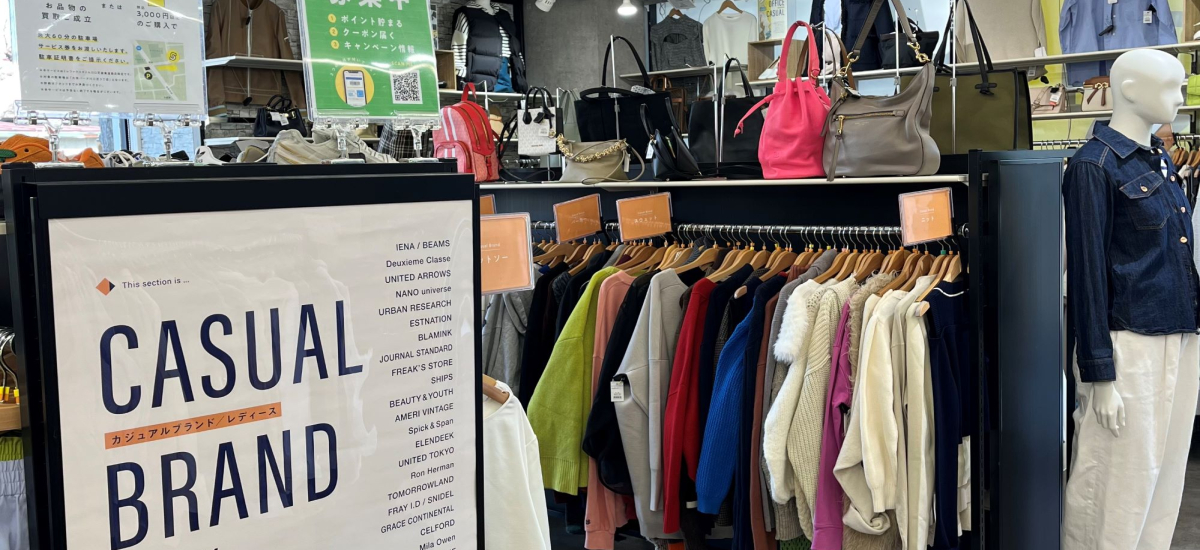 トレンドアイテム豊富なレディースカジュアルコーナー
