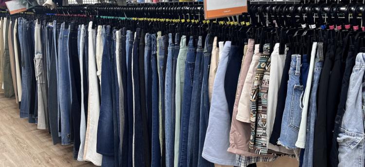 草加店 店舗紹介｜ユーズレット｜古着のアウトレット販売｜トレジャー 