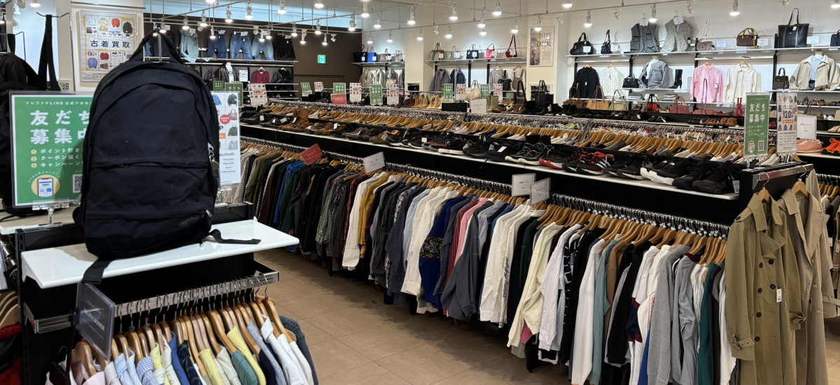 広々とした店内にはプチプラからハイブランドまで様々な商品を展開しております。