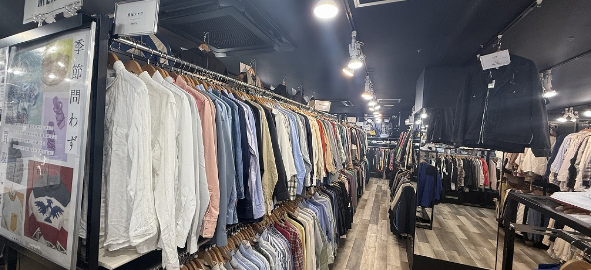 お手頃価格の定番アイテムが揃う、コンパクトなセレクト空間