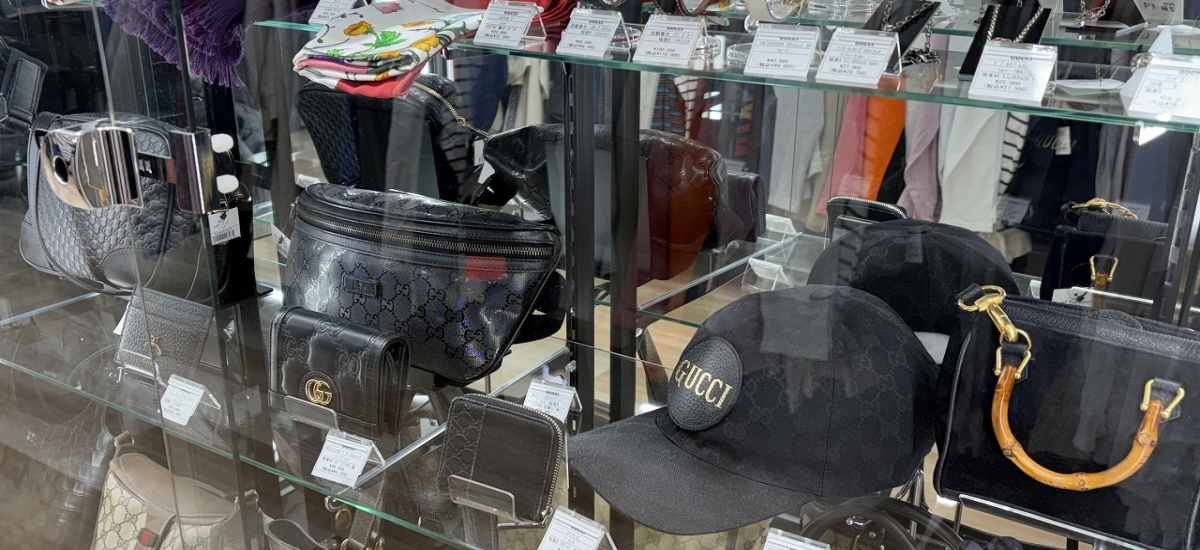 ラグジュアリーブランドやアクセサリーも数多く取り揃えております