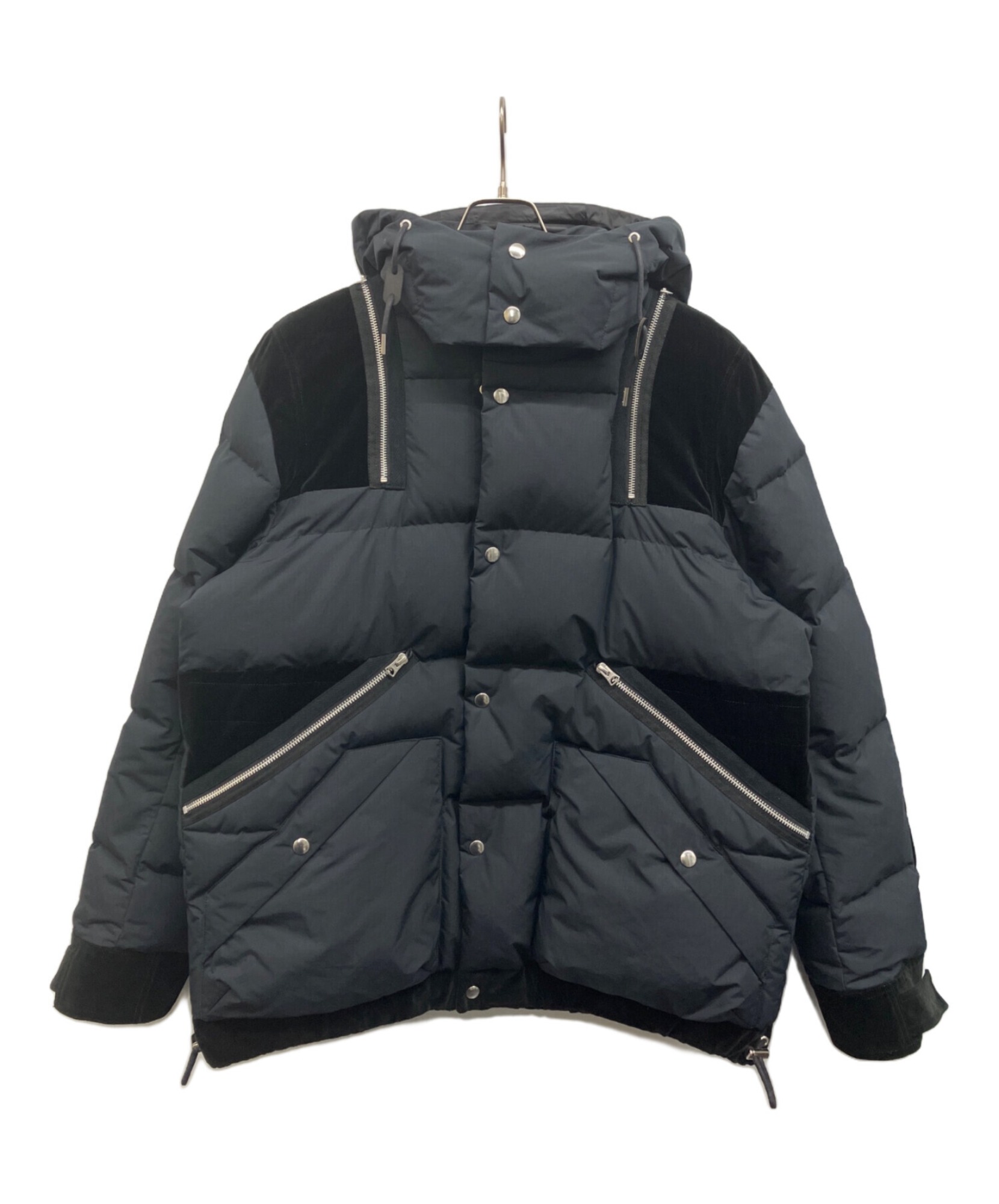 sacai / サカイ】Switch Zip Down Jacket | 構築美を纏う冬の主役 sacai / サカイ】Switch Zip Down Jacket | 構築美を纏う冬の主役