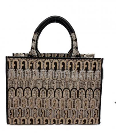 「インポートブランドのFURLA 」