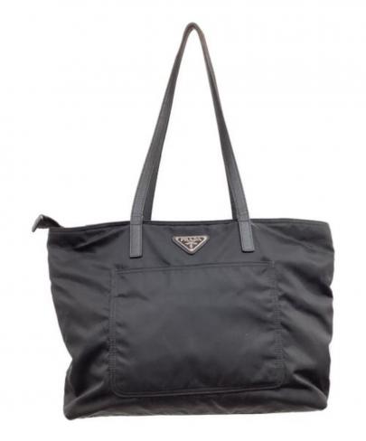 「ラグジュアリーブランドのPRADA 」