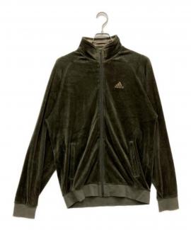 「スポーツブランドのadidas 」