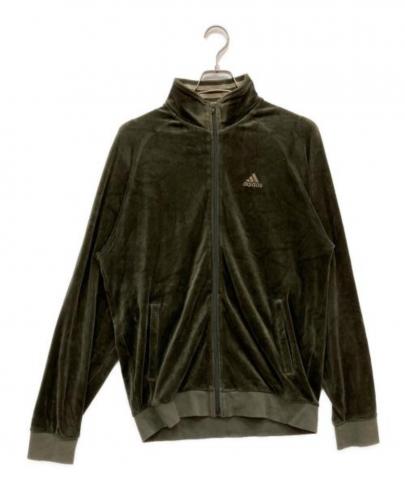 「スポーツブランドのadidas 」