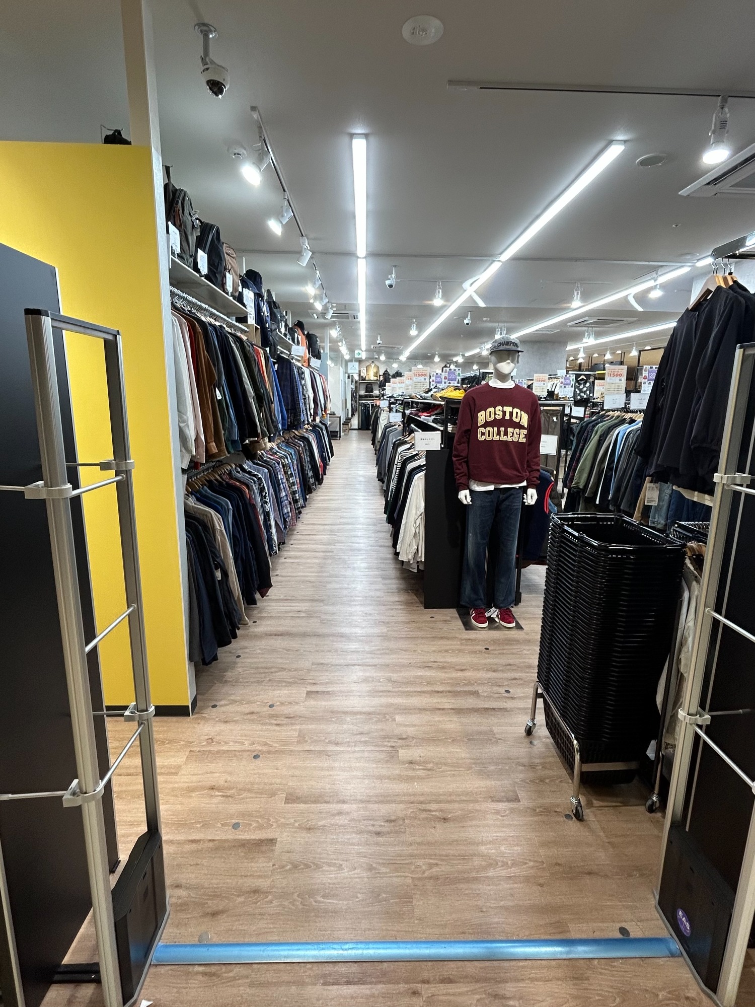 洋服不用品（真人） セール】 ◇アウトリンキングハイネックベスト （ニット