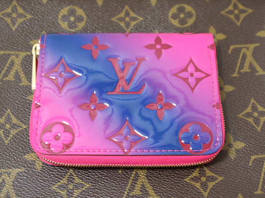 Louis Vuitton/ルイヴィトン】艶やかなジッピーコインケース|ヴァルニ