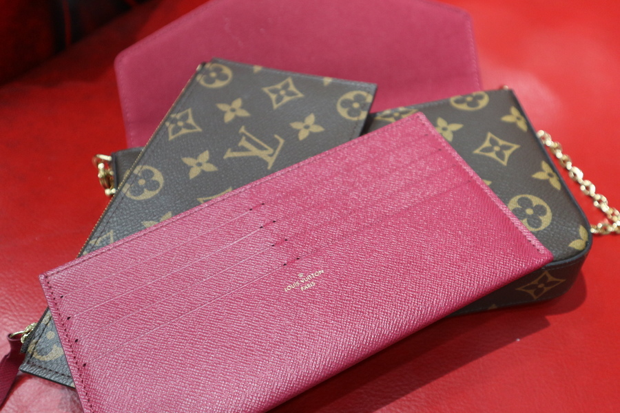 LOUIS VUITTON/ルイヴィトン】より使い勝手のいいポシェットの入荷です 