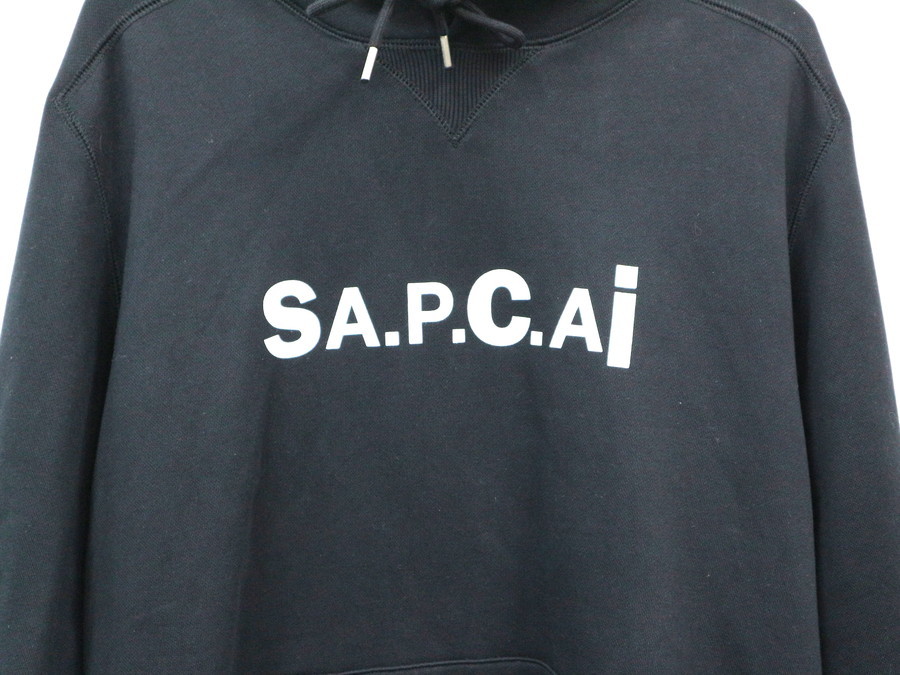 本日限定価格　アーペーセー　サカイ　a.p.c sacai コラボ　パーカー　黒 sacai×A.P.C/サカイ×アーペーセー】よりコラボフーディーが買取入荷