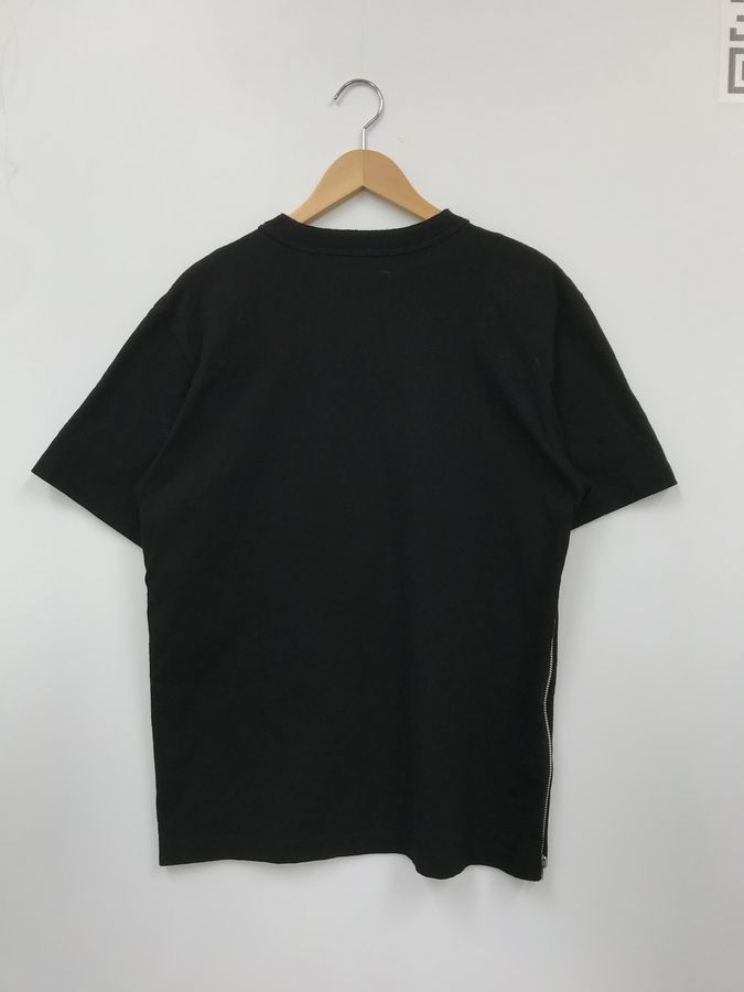 ドメスティックブランドsacai/サカイより、サイドジップTシャツ