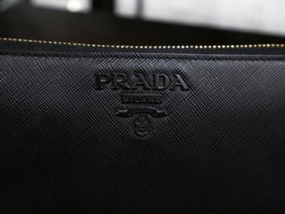 「ラグジュアリーブランドのPRADA 」