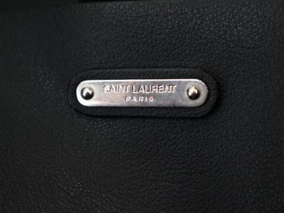 「ラグジュアリーブランドのSaint Laurent Paris 」