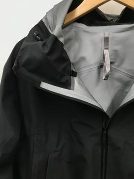 「アウトドアブランドのARCTERYX_VEILANCE 」