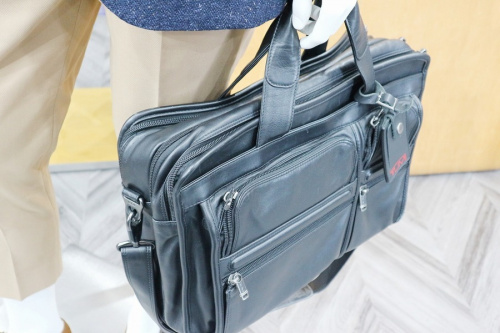 トゥミのビジネスバッグ