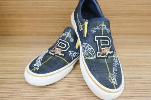 トップスの長袖シャツ