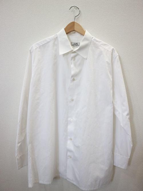 トップスの長袖シャツ