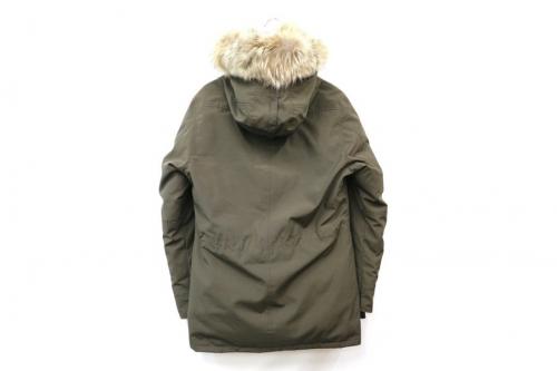 カナダグースのダウンジャケット