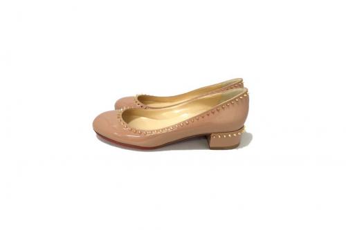 クリスチャンルブタンのパンプス