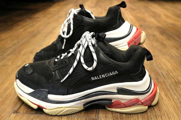 緊急入荷!!!!!!】BALENCIAGA(バレンシアガ)Triple-S 18SSのご紹介