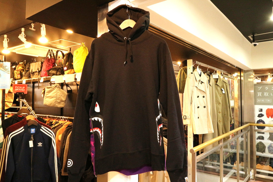 A BATHING APE シャーク 虎WGM フーディ パーカー サイドジップ A BATHING APE/アベイジングエイプ】サイドジップシャークパーカーに
