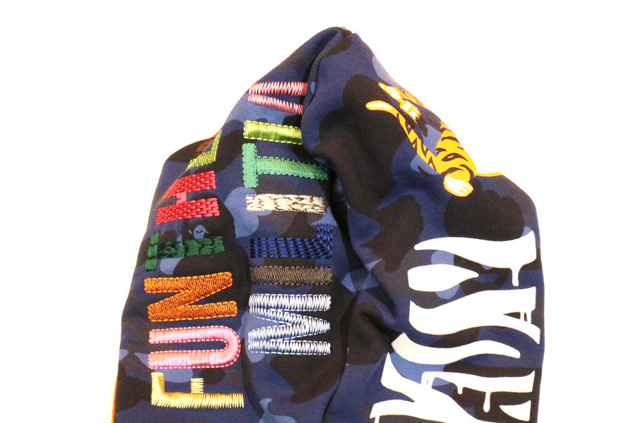 A BATHING APE/アベイジングエイプ】サイドジップシャークパーカーに