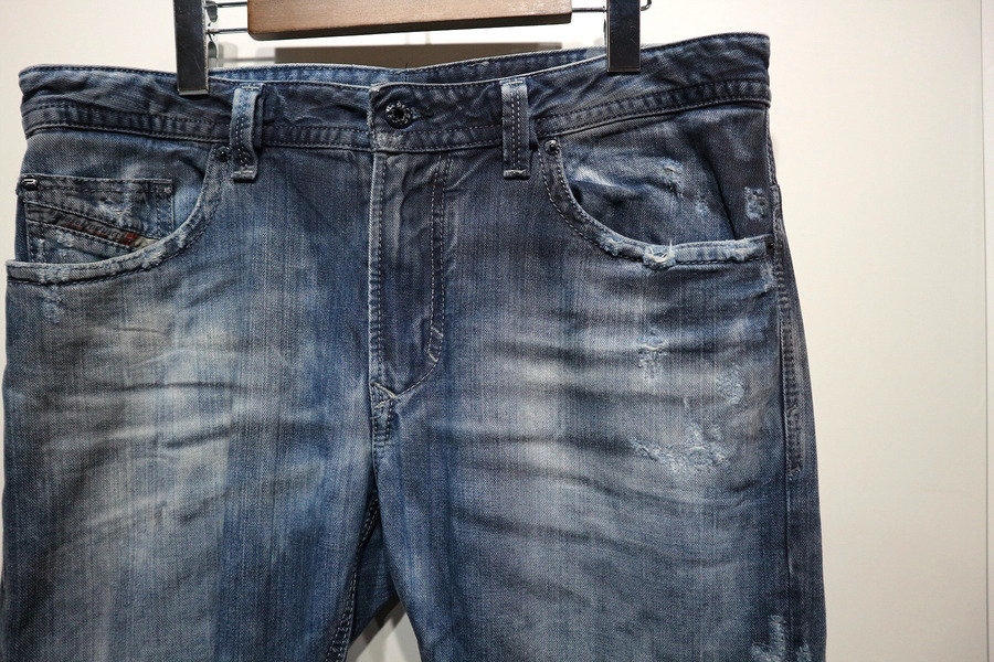 DIESEL/ディーゼル】ダスト加工デニムパンツ THAVAR 0829B 入荷