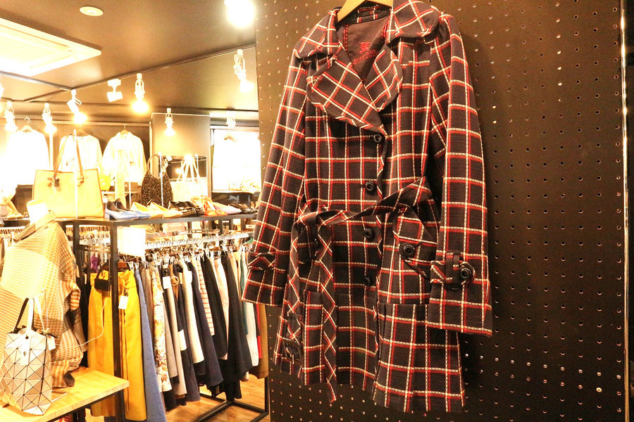 Burberry Blue Label バーバリー ブルーレーベル ウィンドウペントレンチコートが入荷しております 03 18発行 Burberry Blue Label バーバリー ブルーレーベル ウィンドウペントレンチコートが入荷しております 03 18発行