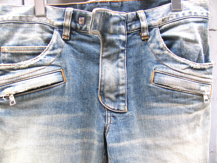 BALMAIN/バルマン】からクラッシュ加工バイカーデニムパンツが入荷