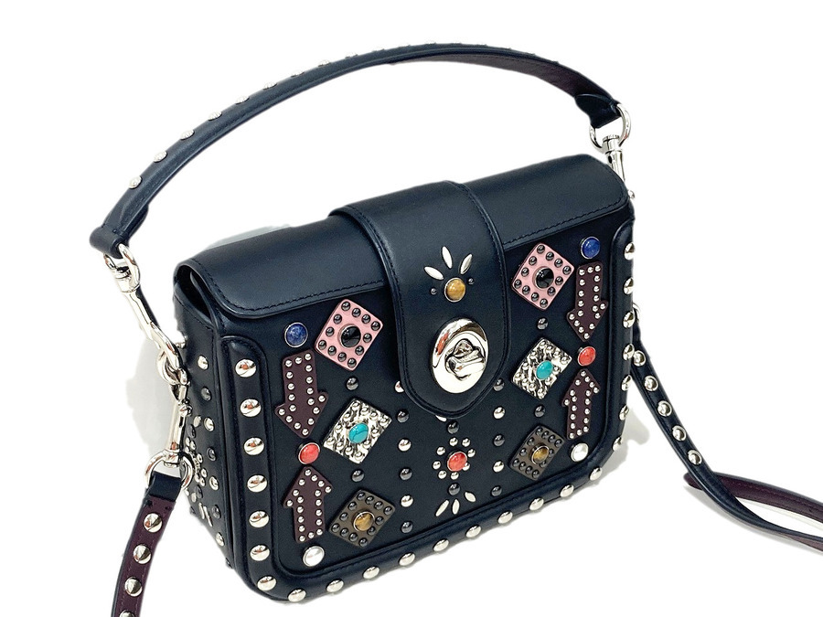 COACH/コーチ】からウェスタンリベット ペイジ クロスボディー