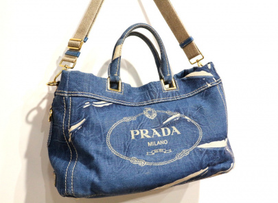 「ラグジュアリーブランドのPRADA 」