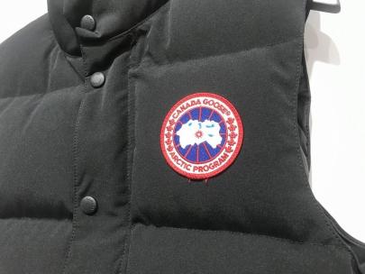 「インポートブランドのCANADA GOOSE 」