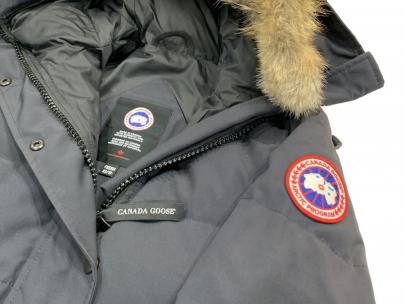 「インポートブランドのCANADA GOOSE 」