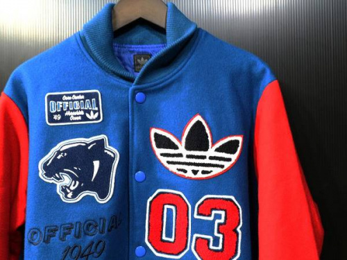 市川のアディダス