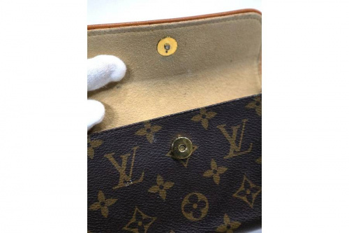 シュプリームのサコッシュ