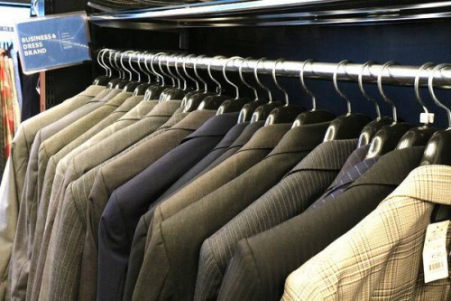 店舗からのお知らせのスーツ