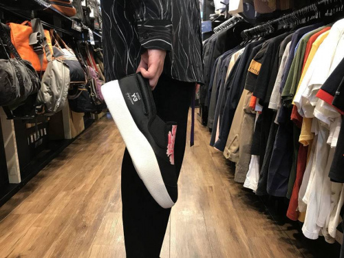 アディダスのシュプリーム