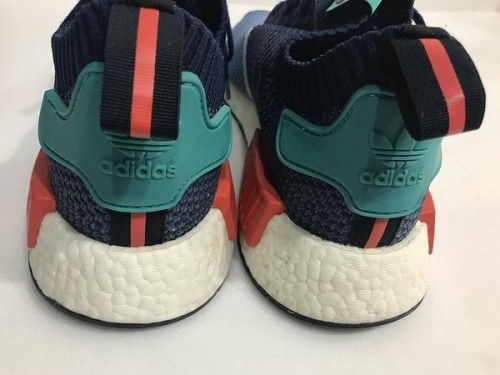 アディダスのナイキ