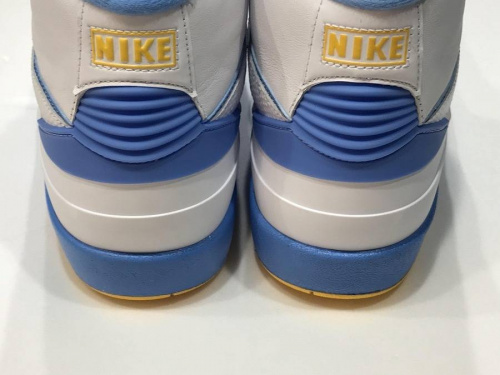 ナイキのアディダス