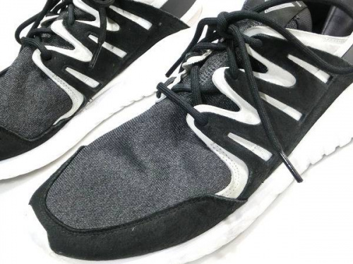 アディダスのホワイトマウンテニアリング