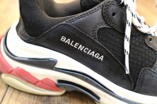 ダッドスニーカーのトリプルエス