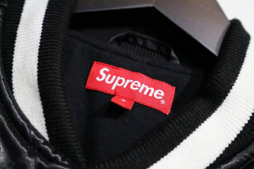 ナイキのアディダス