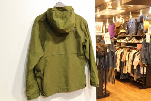 ノースフェイスのシュプリーム