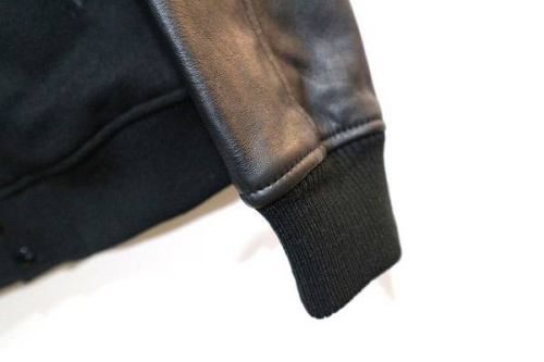 ナイキのアディダス