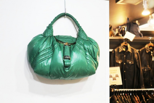 レアアイテムのモンクレール