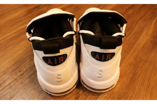 ニューバランスのシュプリーム