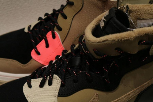 アディダスのリーボック